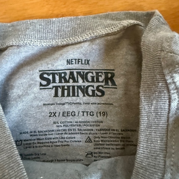 Stranger Things T-Shirt Women's 2X Netflix - Picture 7 of 8